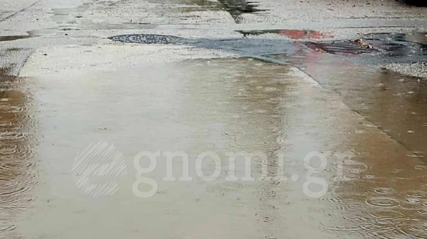 ΛΙΑΝΗ ΑΜΜΟΣ - ΧΑΛΚΙΔΑ: Απελπισμένοι οι κάτοικοι από τα βουλωμένα φρεάτια