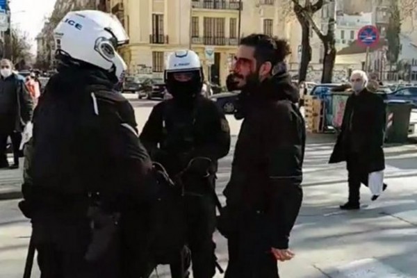 Υποψήφιος διδάκτορας κατήγγειλε ότι τον ξυλοκόπησαν αστυνομικοί (VIDEO)