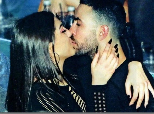 Καυτά φιλιά για την κόρη της Δέσποινας Βανδή και του Ντέμη Νικολαΐδη