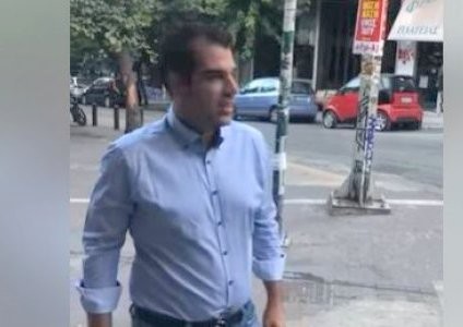 Ο Θανάσης Πλεύρης στην πλατεία Εξαρχείων ψιθυρίζει πώς θα τελειώσει η ανομία (VIDEO)
