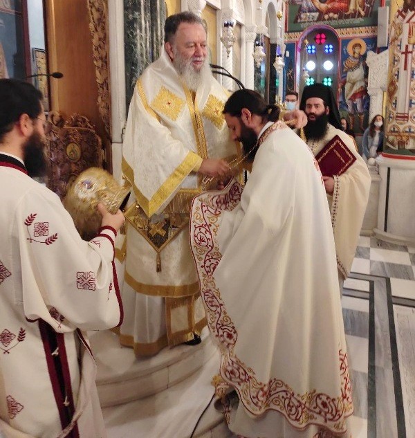 ΠΡΟΚΟΠΙ: Ο Μητροπολίτης Χαλκίδας χειροθέτησε πρωτοπρεσβύτερο τον ιερέα Νικόλαο Βερνέζο