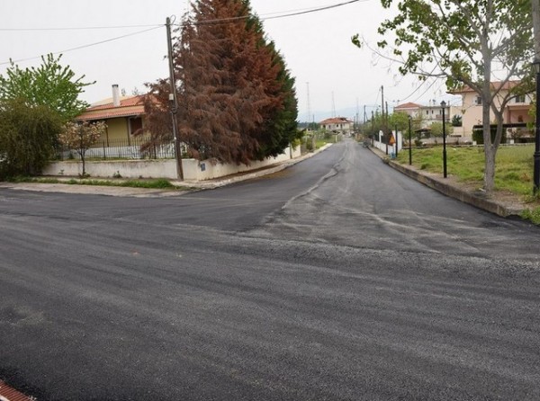 Προεκλογικές ασφαλτοστρώσεις δρόμων από τον Δήμο Χαλκιδέων