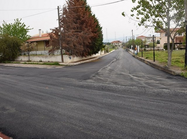 Προεκλογικές ασφαλτοστρώσεις δρόμων από τον Δήμο Χαλκιδέων