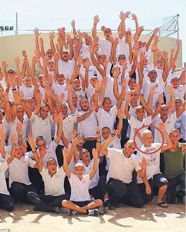 Ξυρίστηκαν γουλί για τον καρκινοπαθή συμμαθητή τους