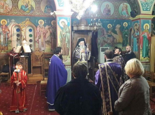 Στο Μύτικα ο Μητροπολίτης τέλεσε τη θεία λειτουργία των προηγιασμένων δώρων