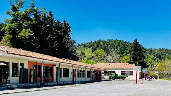 Στη Βουλή η ταλαιπωρία μαθήτριας Λυκείου από την Αγία Άννα