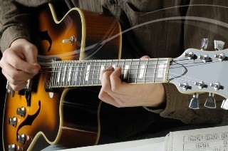 Εκπαιδευτικός προμήθευε χασίς τους μαθητές!