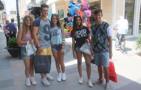 Ήρθαν για ψώνια στη Χαλκίδα από την Ερέτρια