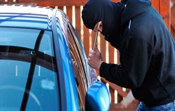 Διέρρηξαν πέντε αυτοκίνητα σε ένα απόγευμα