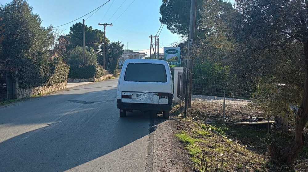 ΧΑΛΚΙΔΑ: Παράτησαν φορτηγό- κλούβα μέσα στο δρόμο στην οδό Δημάρχου Σκούρα