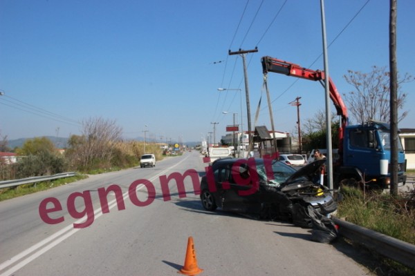 ΧΑΛΚΙΔΑ: Σφοδρή σύγκρουση ΙΧ με νταλίκα