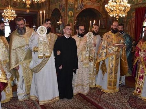 ΧΑΛΚΙΔΑ: Ο Μητροπολίτης χειροθέτησε Αναγνώστη τον μαθητή Ιωάννη Μικέλη