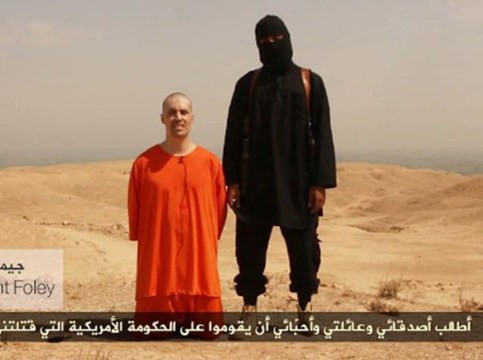 Σκληρό βίντεο- Ο αποκεφαλισμός του Αμερικανού δημοσιογράφου από τους Τζιχαντιστές