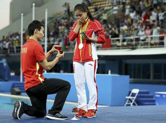 Δέχθηκε πρόταση γάμου πάνω στο βάθρο