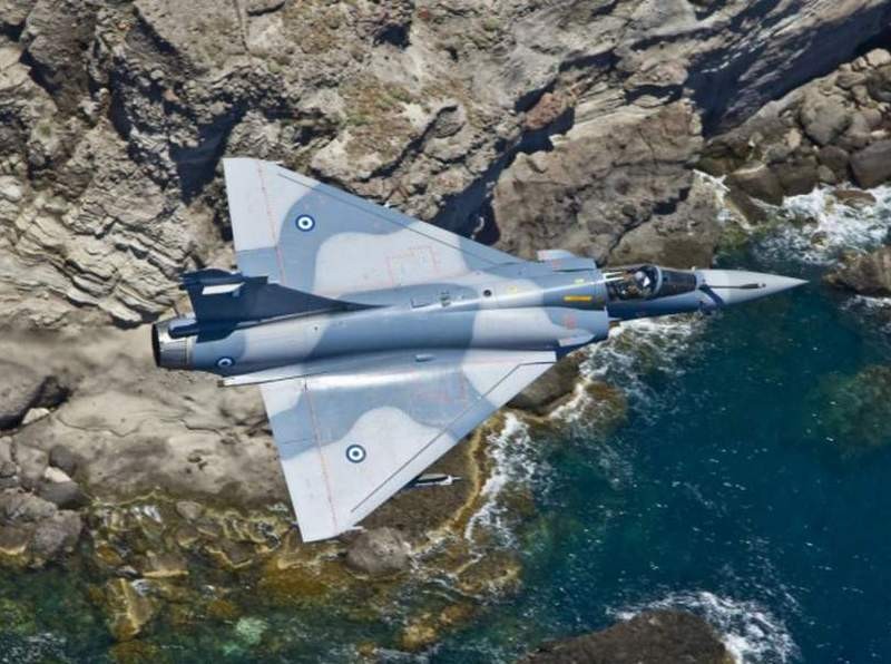ΕΚΤΑΚΤΟ: Νεκρός ο κυβερνήτης του αεροσκάφους της πολεμικής αεροπορίας που έπεσε το πρωί της Τρίτης