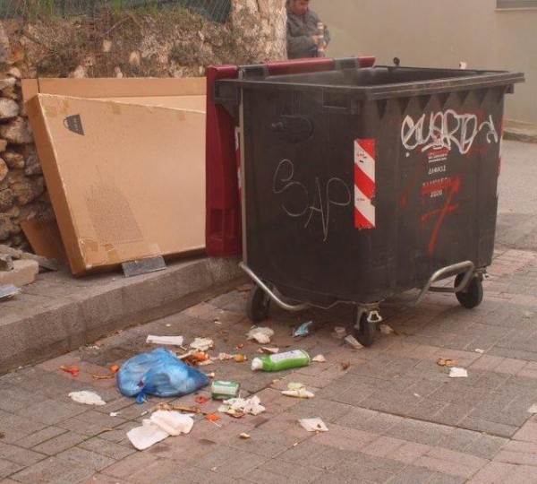 ΧΑΛΚΙΔΑ- ΟΔΟΣ ΚΩΤΣΟΠΟΥΛΟΥ: Βρώμα και δυσωδία στο δρόμο του ιστορικού κέντρου της πόλης