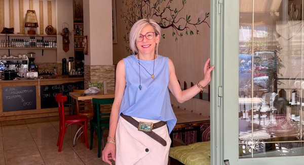 Το νέο στέκι της Βάσως στη Χαλκίδα έφερε την ...επανάσταση!