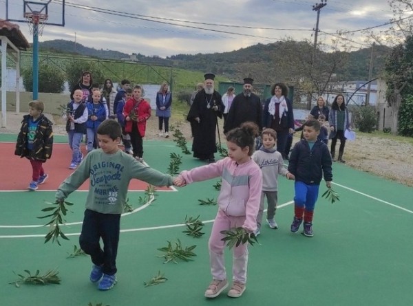 Επισκέψεις του Μητροπολίτη σε σχολεία στο Βατώντα και τα Πολιτικά