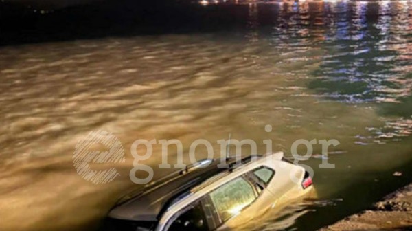 ΝΕΑ ΣΤΥΡΑ ΕΥΒΟΙΑΣ: Αυτοκίνητο με 4 επιβαίνοντες έπεσε στη θάλασσα