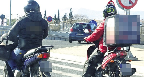 Ντελιβεράδες: Ζητούν προσωρινή αναστολή των παραδόσεων λόγω καύσωνα
