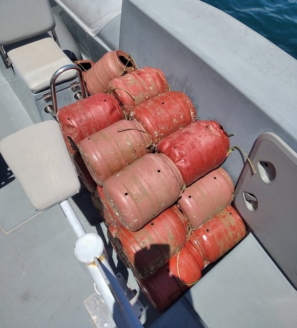 ΣΚΟΡΠΟΝΕΡΙΑ ΕΥΒΟΙΑΣ: Επαγγελματικό αλιευτικό σκάφος ψάρευε παράνομα με κιούπια