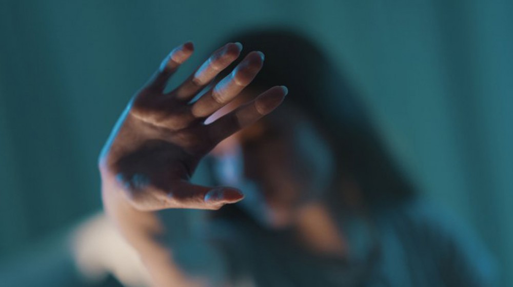 29χρονη δέχθηκε επίθεση με σιδερένια βέργα από άγνωστο άνδρα - Κινδυνεύει να χάσει το μάτι της