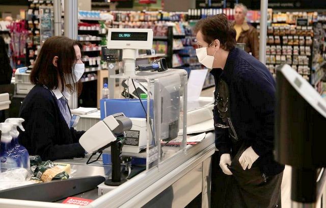 ΝΕΑ ΜΕΤΡΑ: Μόνο με rapid τεστ σε λιανεμπόριο, κομμωτήρια, τράπεζες και μεικτούς χώρους εστίασης και διασκέδασης οι ανεμβολίαστοι