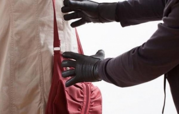 Ανήλικος τσαντάκιας έκλεψε τσάντα από ηλικιωμένη