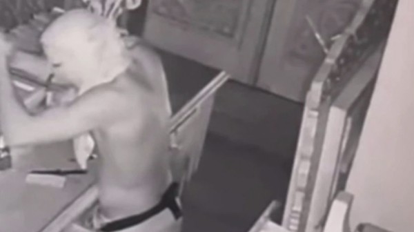 Διέρρηξε εκκλησία και έκλεψε τάματα και χρήματα από το παγκάρι (VIDEO)