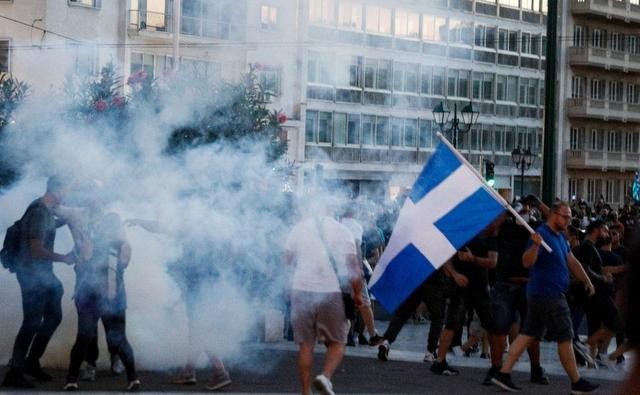 Επεισόδια στο Σύνταγμα: 47 προσαγωγές αντιεμβολιαστών