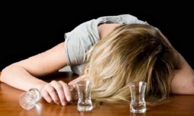 Βρέθηκε μεθυσμένη έξω από το σχολείο της 14χρονη μαθήτρια
