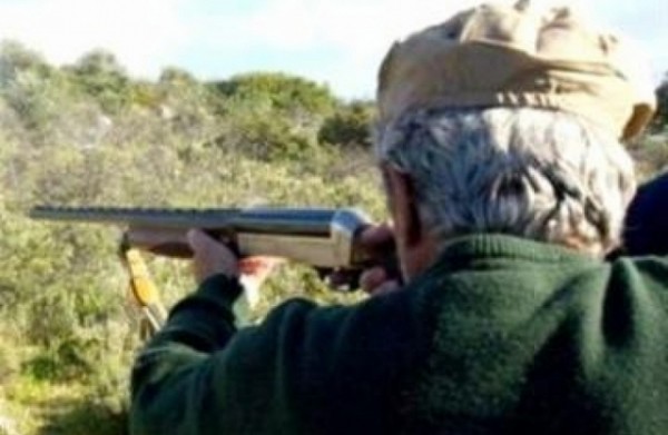 74χρονος πυροβόλησε παιδιά με καραμπίνα!