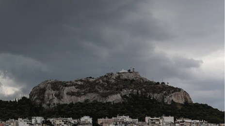 Πλησιάζει η «Κίρκη»: Σκοτείνιασε η Αθήνα