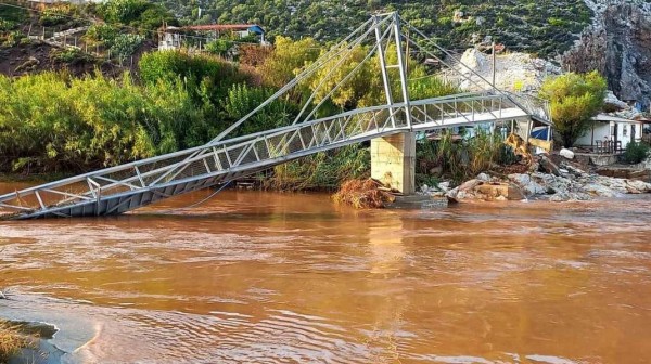 ΚΥΜΑΣΙ ΜΑΝΤΟΥΔΙΟΥ: Ο Ζεμπίλης ζήτησε να τοποθετηθεί στρατιωτική γέφυρας στη θέση της γκρεμισμένης πεζογέφυρας