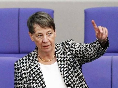 Η Υπουργός Περιβάλλοντος της Γερμανίας παραδέχτηκε ότι είναι λεσβία