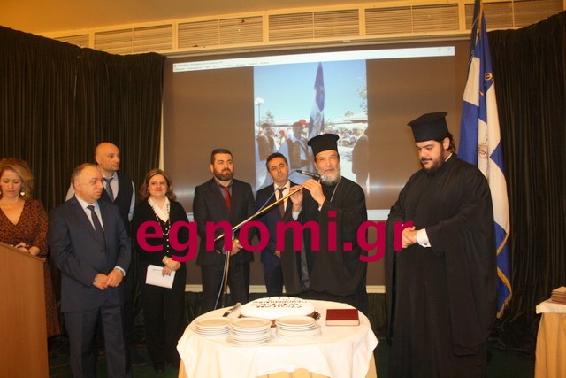 ΠΕΛΟΠΟΝΝΗΣΙΟΙ ΕΥΒΟΙΑΣ: Έκοψαν την πρωτοχρονιάτικη πίτα