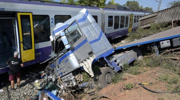 ΣΥΓΚΡΟΥΣΗ ΤΡΕΝΟΥ ΜΕ ΦΟΡΤΗΓΟ ΣΤΗ ΧΑΛΚΙΔΑ: Τι λέει ο οδηγός - Πως αποφεύχθηκε η τραγωδία