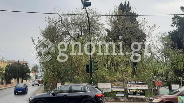 ΧΑΛΚΙΔΑ-ΟΔΟΣ ΛΗΛΑΝΤΙΩΝ: Οταν ψιχαλίζει δεν λειτουργούν τα φανάρια, είναι γνωστό αυτό