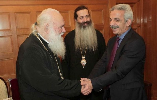 Πήγε να πάρει ευλογία από τον Αρχιεπίσκοπο ο Δημήτρης Αναγνωστάκης