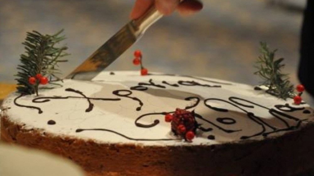 ΠΟΛΙΤΙΚΟΙ ΣΥΝΤΑΞΙΟΥΧΟΙ ΕΥΒΟΙΑΣ: Κόβουν πίτα και γλεντάνε