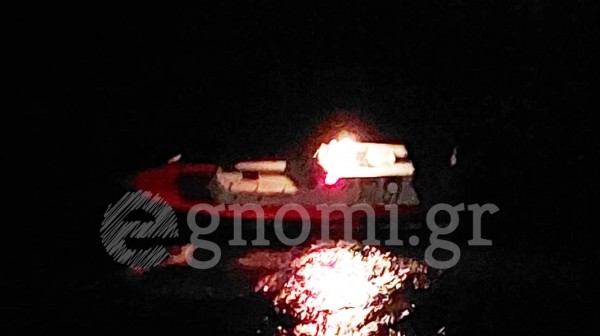 ΧΑΛΚΙΔΑ: Σκάφος χτύπησε σε βράχια (VIDEO)