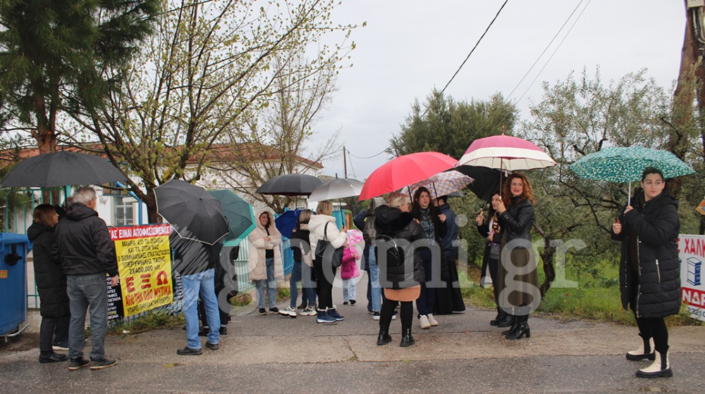 ΜΥΤΙΚΑΣ ΚΑΛΩΔΙΑ ΥΨΗΛΗΣ ΤΑΣΗΣ: Οι μαθητές του δημοτικού σχολείου ξεκίνησαν αποχή