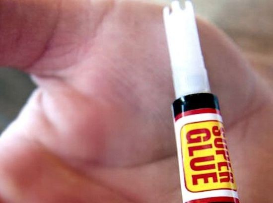 Αποσύρονται κόλλες με χλωροφόρμιο από την ελληνική αγορά