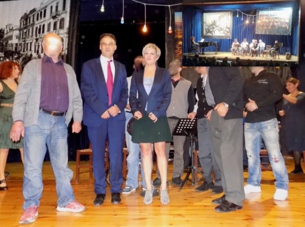 ΧΑΛΚΙΔΑ: Επτά κρατούμενοι της φυλακής ενθουσίασαν το κοινό με ρεμπέτικα τραγούδια