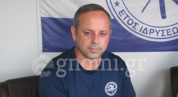 Ο Σταμάτης Μπαλάνος προπονητής της γυναικείας ομάδας ποδοσφαίρου της Χαλκίδας