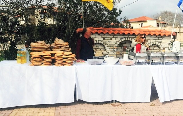 ΩΡΟΛΟΓΙΟΝ ΕΥΒΟΙΑΣ: Κούλουμα με κέφι και Σαρακοστιανά εδέσματα στην πλατεία του χωριού