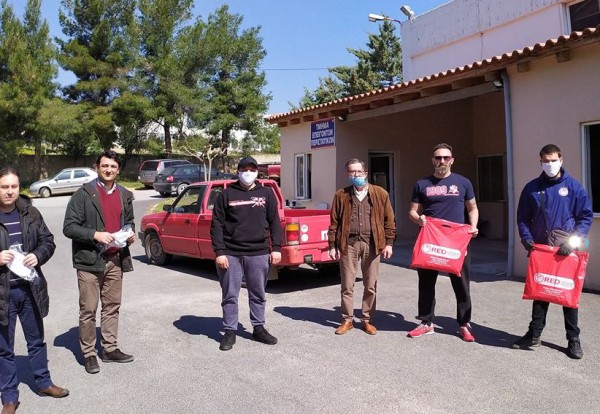 Η ΘΥΡΑ 7  χάρισε μάσκες στο κέντρο υγείας Αλιβερίου