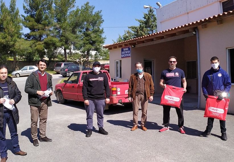 Η ΘΥΡΑ 7 χάρισε μάσκες στο κέντρο υγείας Αλιβερίου