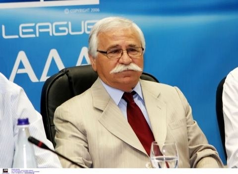 Πέθανε ο Παπουτσάκης