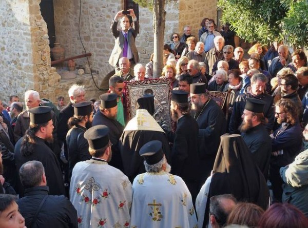 Εκατοντάδες κόσμου στο μοναστήρι του Αγίου Γεωργίου στη Σκύρο